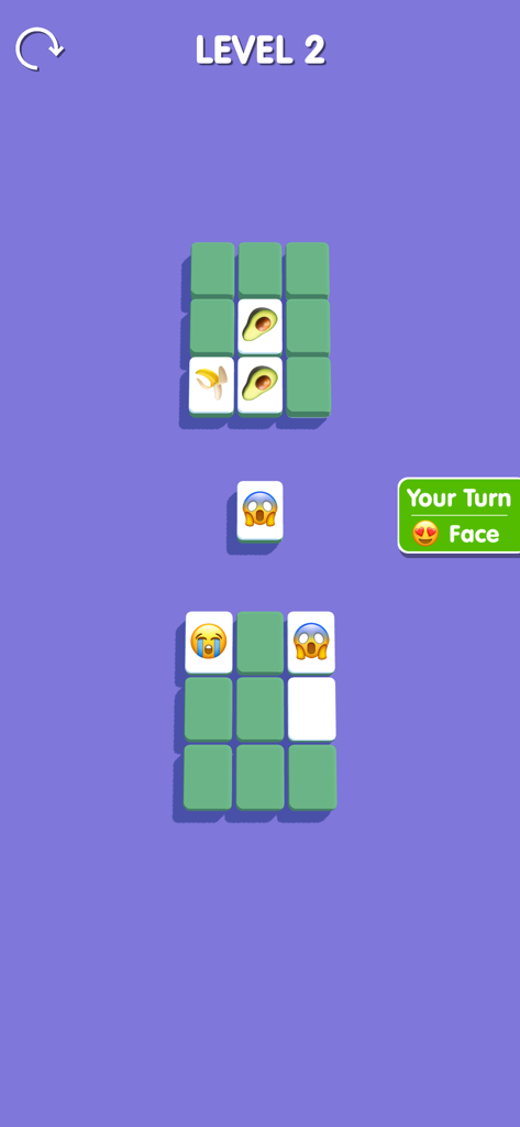 Tile Push! - Tile Pushモバイルゲームのゲームプレイ画面。マッチングパズルデュエル中にタイルに絵文字アイコンが表示されている。