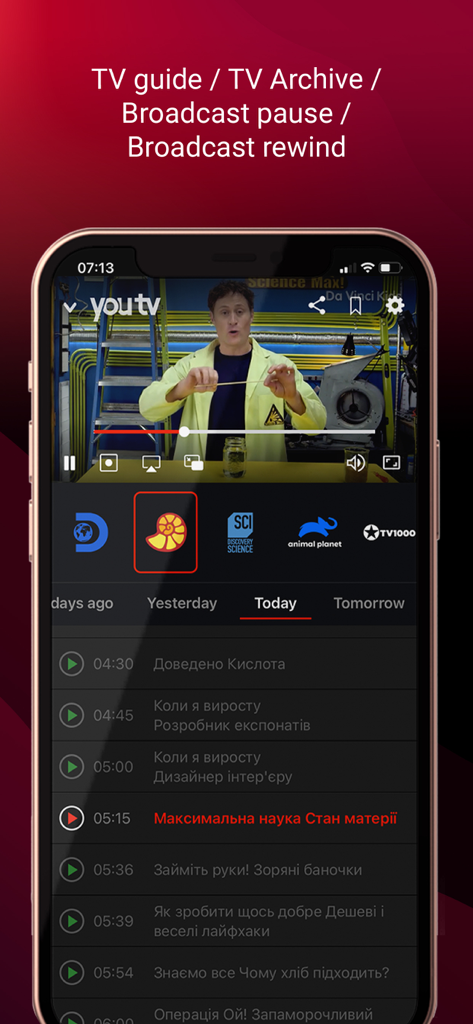 youtv — online TV and movies - Interfaz de la app youtv mostrando una guía de TV con archivo, pausa y controles de rebobinado.