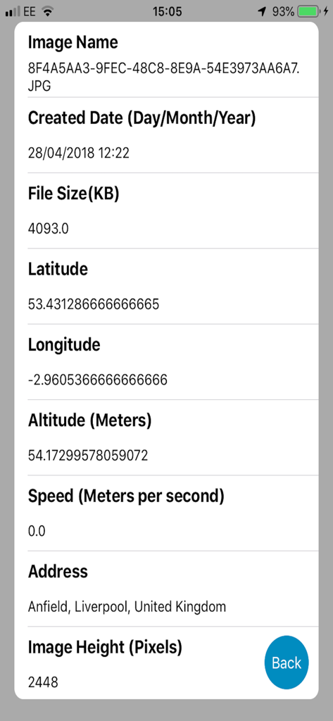 Pantalla de la aplicación Photo Locator que muestra metadatos detallados de la foto, incluidas las coordenadas GPS, la altitud y la dirección