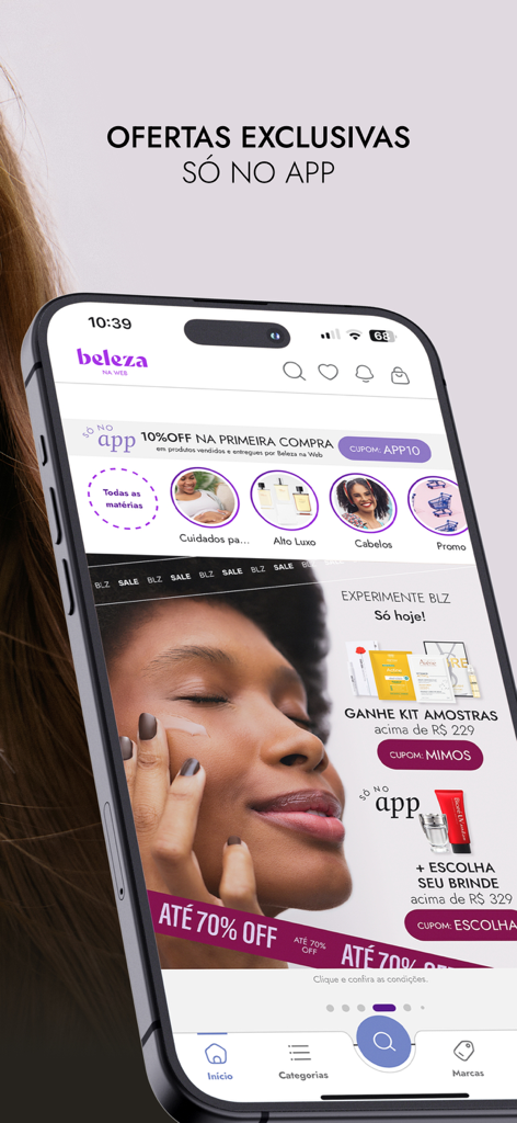 Beleza na Web: Cosméticos - 最大70%オフの限定美容セールが表示された、Beleza na Webアプリのホーム画面が映るスマートフォン