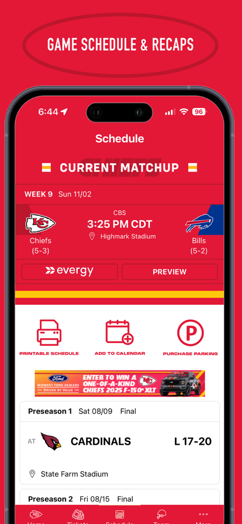 Pantalla del calendario de partidos de la aplicación móvil de los Kansas City Chiefs que muestra un próximo partido contra los Buffalo Bills y un partido de pretemporada pasado contra los Cardinals