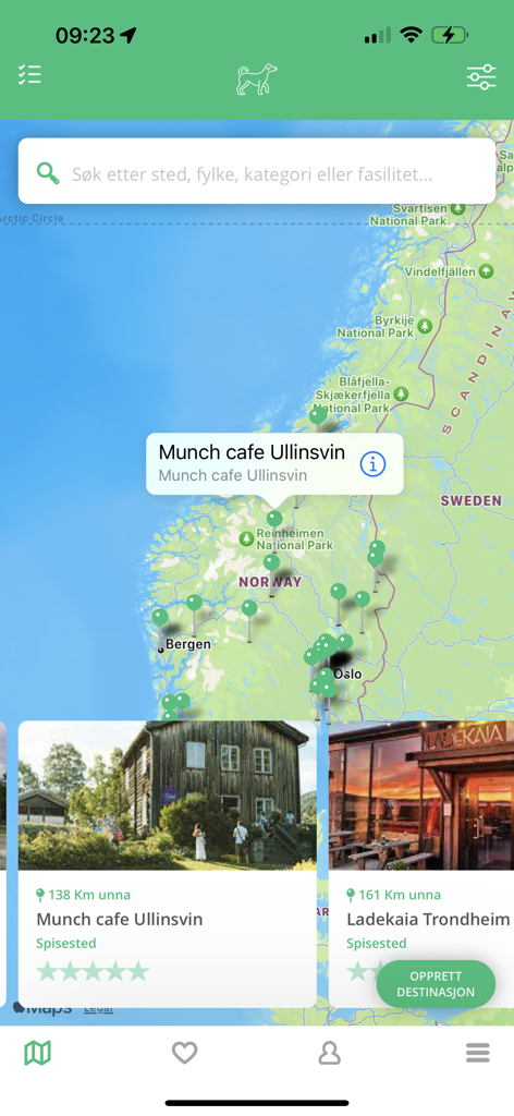 HundeVenn 앱의 반려견 동반 가능 장소를 보여주는 지도 보기. 녹색 지도 핀과 카페 추천이 있습니다.