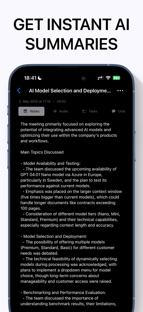 AI Notebook & Summary - Voice - Interfaz de la aplicación Cuaderno de IA que muestra un resumen detallado de la reunión y los temas principales discutidos