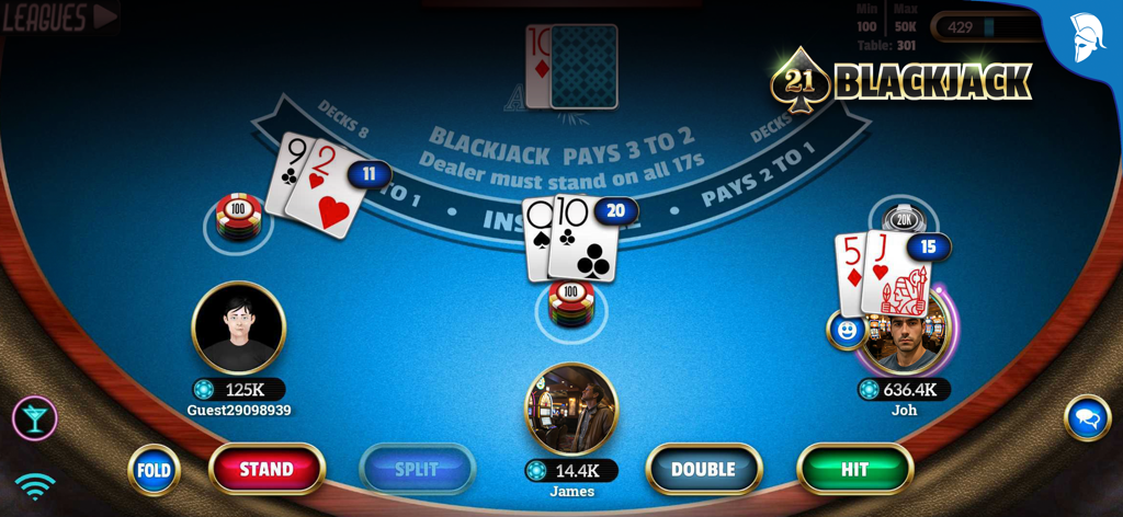Blackjack 21: Live Casino game - Un tavolo da blackjack virtuale realistico con più giocatori e pulsanti d'azione in un gioco da casinò dal vivo.