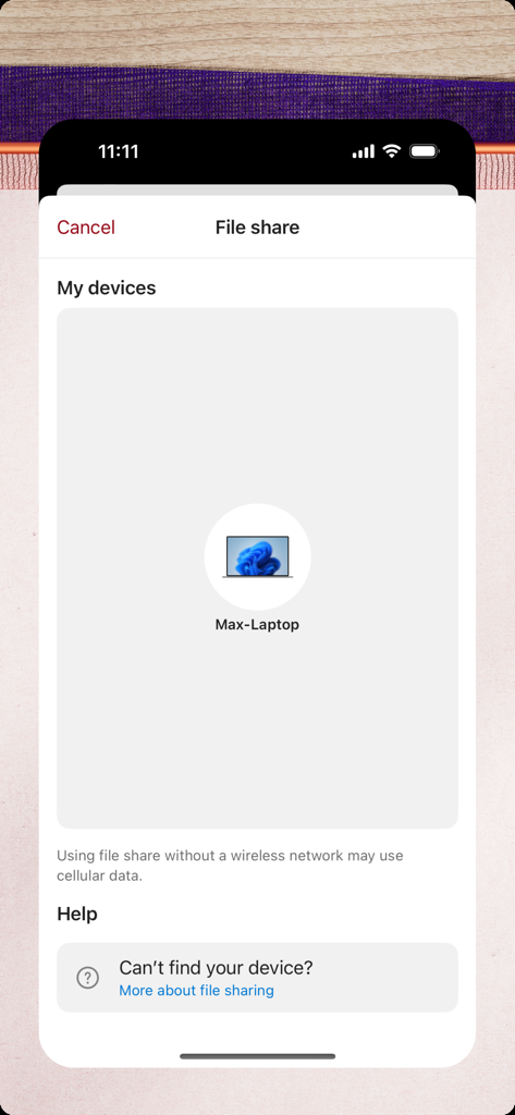 Capture d'écran de l'application Lien vers Windows pour iPhone montrant l'écran de partage de fichiers avec une icône d'ordinateur portable connectée nommée Max Laptop.