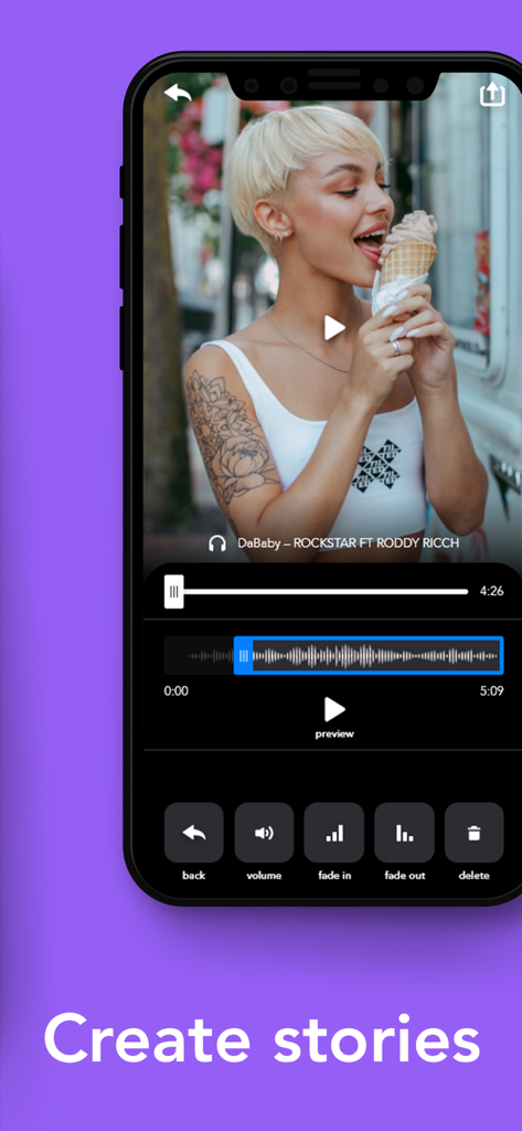 MovieMaker: Make Movies - オーディオ波形とストーリー作成ツールを使用してビデオを編集しているMovieMakerアプリのiPhone画面