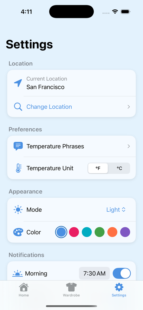 Wearther: What to Wear - Pantalla de configuración de la aplicación Wearther con preferencias de ubicación, personalización de apariencia y configuraciones de notificación.
