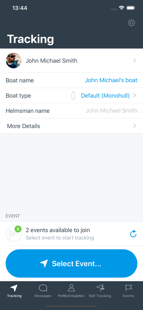 Una pantalla de configuración de perfil y barco en la aplicación de seguimiento de vela KWINDOO que muestra los detalles del barco y las opciones de eventos.