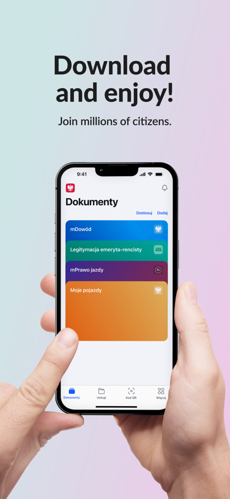 Una persona che tiene uno smartphone che mostra l'interfaccia dell'app mObywatel con documenti d'identità digitali come mID e patente di guida.