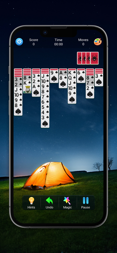 Solitaire Collection (Classic) - Interfaz del juego Spider Solitaire en un teléfono móvil con un sereno tema nocturno de campamento con una tienda brillante bajo un cielo estrellado.