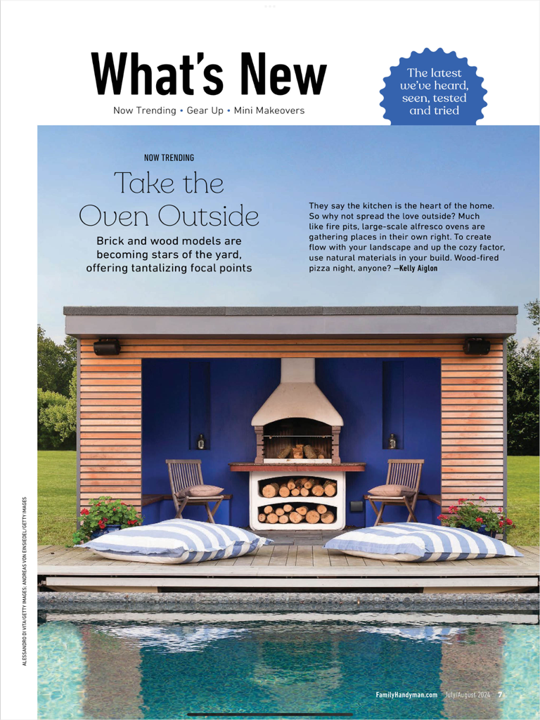 The Family Handyman - Página digital da revista mostrando uma cozinha externa moderna e forno de pizza perto de uma piscina.