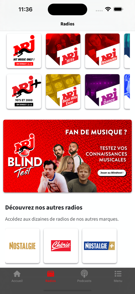 NRJ Belgique - NRJベルギーアプリのインターフェイス。様々なラジオ局と音楽ブラインドテストのバナーが表示されています。