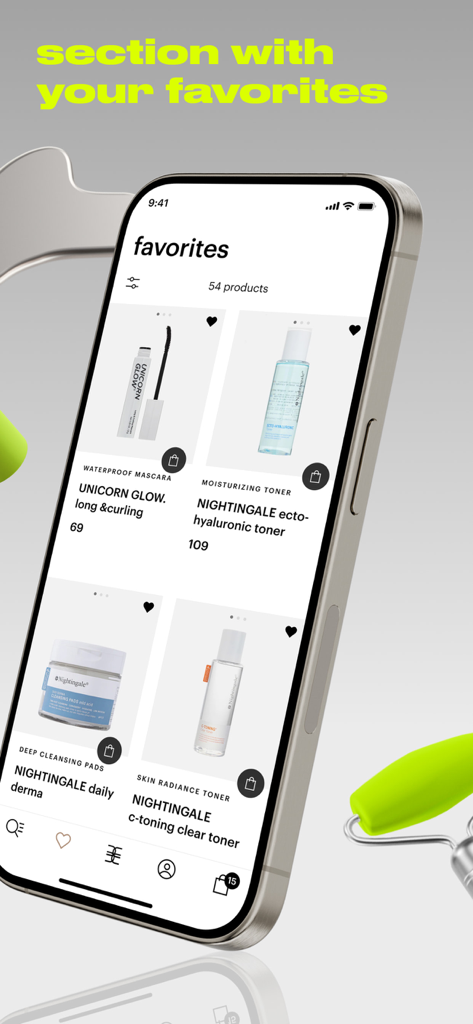 Uno schermo di telefono cellulare che mostra la sezione preferiti dell'app di bellezza Gold Apple con vari prodotti per la cura della pelle e il trucco.