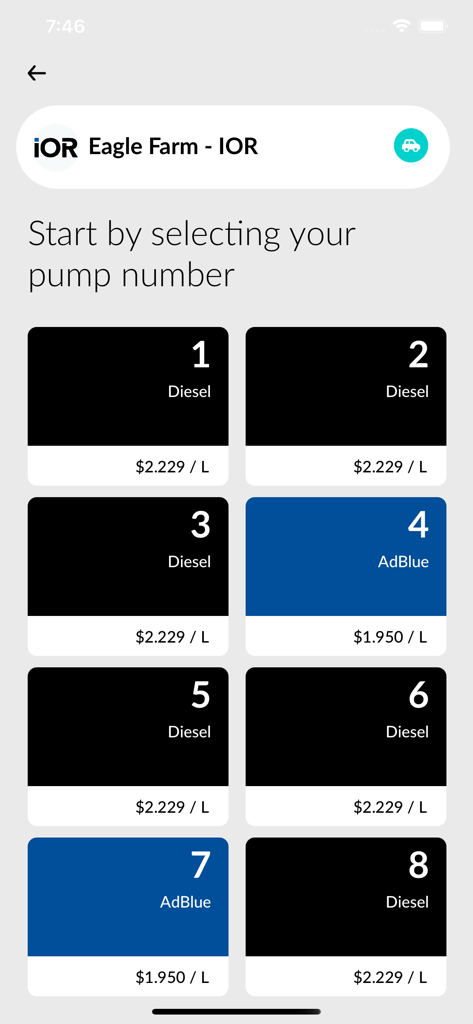 FuelCharge - FuelCharge App-Oberfläche, die ein Raster verfügbarer Zapfsäulen für Diesel und AdBlue an einer IOR-Station zeigt.