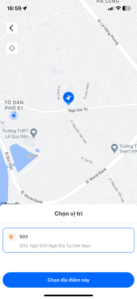 Map screen of the TaDi taxi app showing location selection in Vietnamese