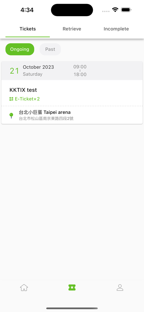 Interfaz de la aplicación móvil de KKTIX mostrando una lista de entradas en curso, incluyendo una entrada electrónica para un evento en el Taipei Arena.