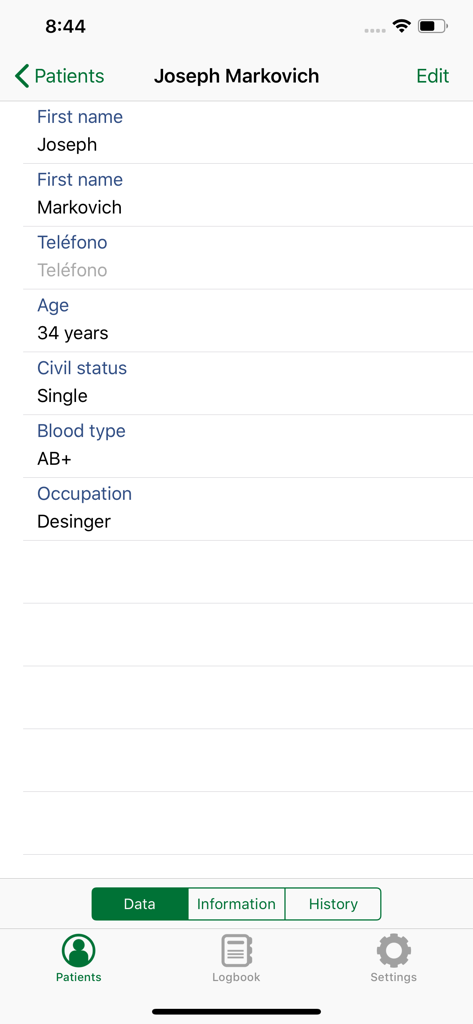 bitacora: patient's logbook - Vista del perfil del paciente en la aplicación Bitacora que muestra campos de datos personales como edad y tipo de sangre.