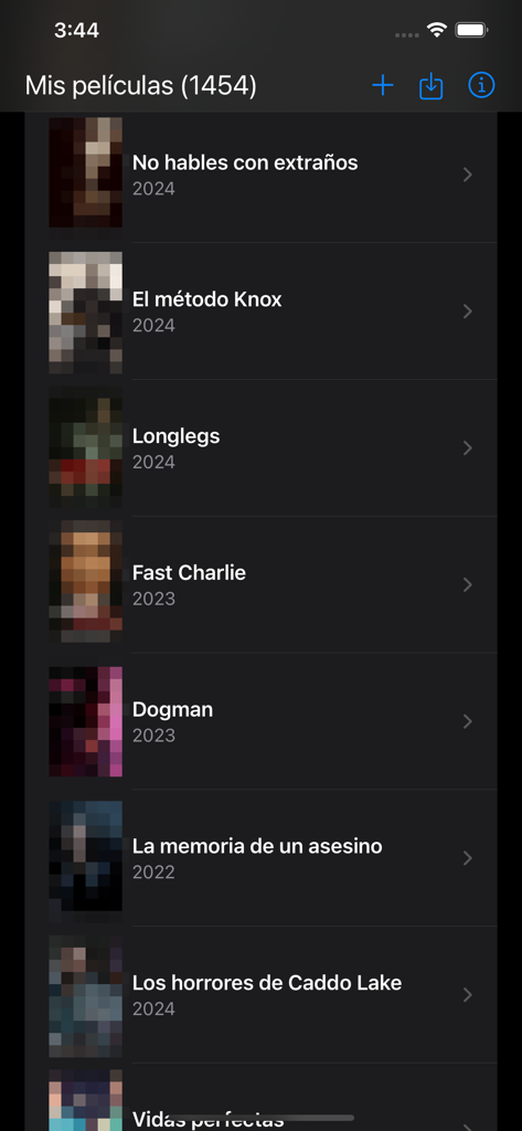 A list of cataloged movies in the Mis peliculas app showing titles release years and poster thumbnails