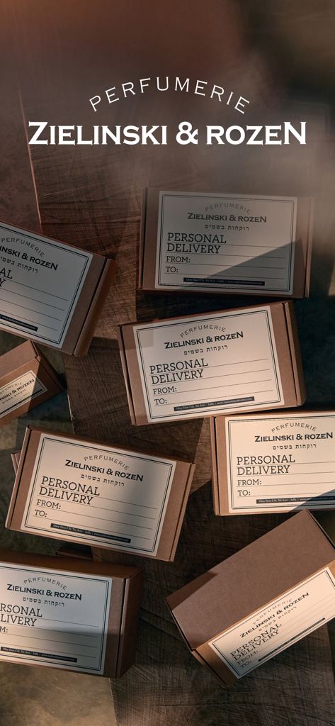 Zielinski&Rozen духи,косметика - Plusieurs boîtes de livraison en carton brun de la marque Zielinski and Rozen avec des étiquettes pour des signatures personnelles et des informations de livraison