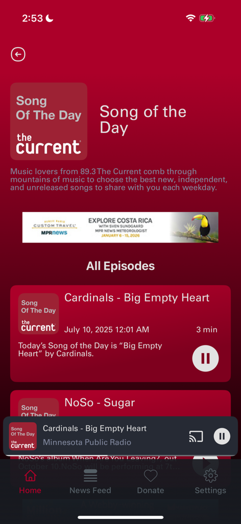 The Current Music - Interfaz de la aplicación móvil The Current Music que muestra la lista de episodios de la Canción del Día y un reproductor de música