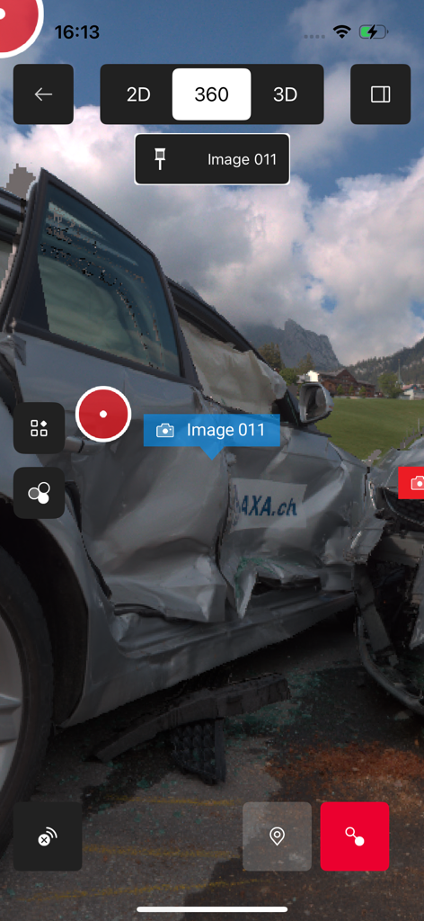 360 degree panoramic view of a car accident scene in the Leica Cyclone FIELD 360 app