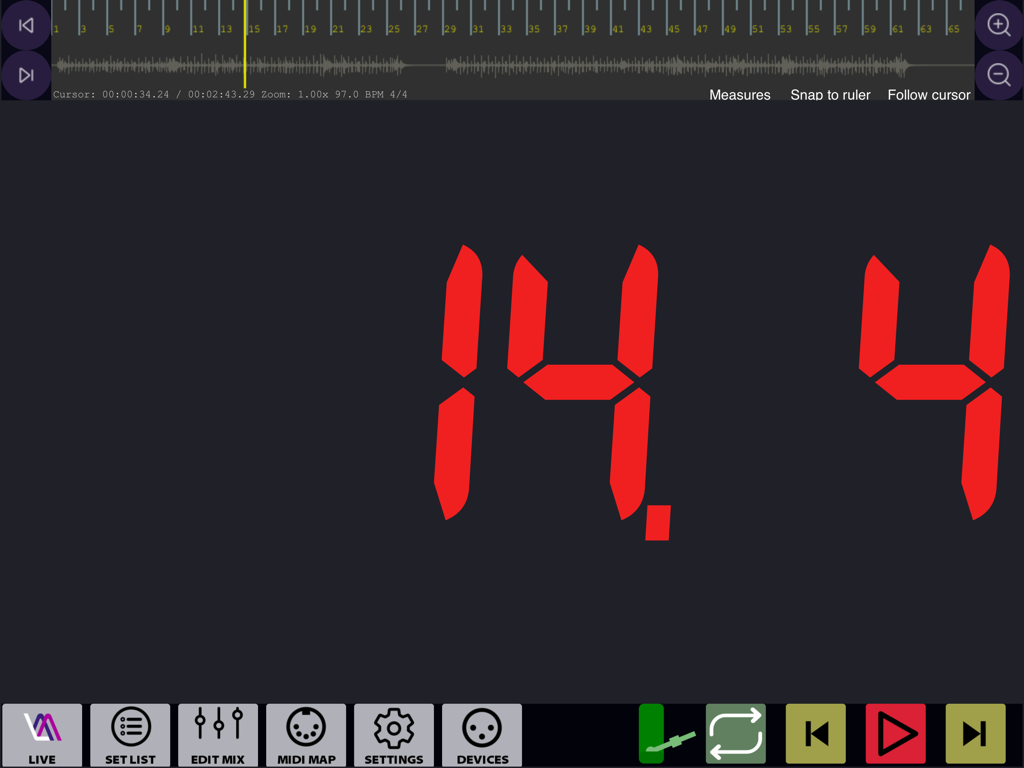 Live Multitrack 2 - Pantalla de actuación de Live Multitrack 2 que muestra un gran contador digital rojo y una forma de onda de audio