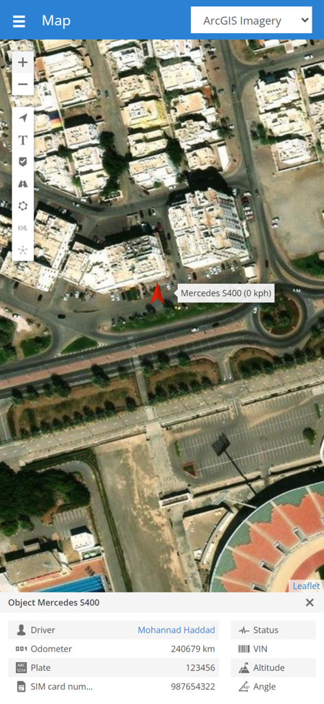 Satellite map interface of AYUN GPS SERVER showing real-time location and status of a Mercedes S400 vehicle including driver and odometer details