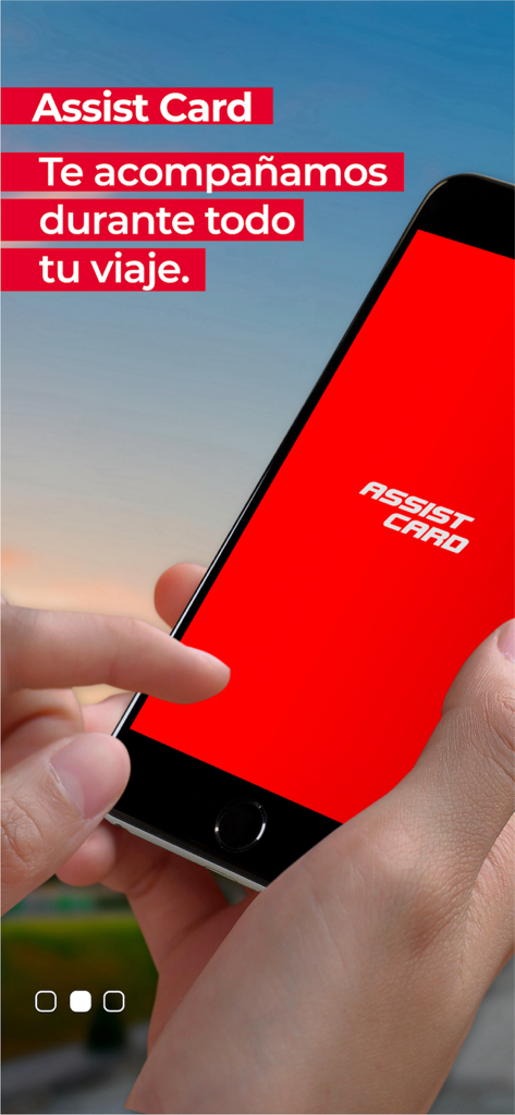 A person holding a smartphone showing the Assist Card app welcome screen with Spanish text.