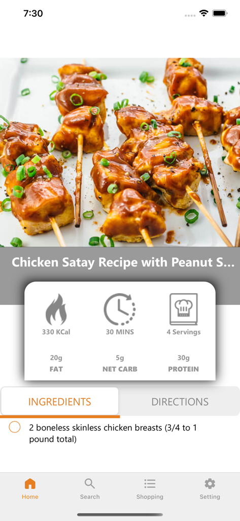 Keto Recipes: Low Carb Diet - Detalles de la receta de Pollo Satay que muestran calorías, carbohidratos netos e ingredientes en la aplicación Recetas Keto.