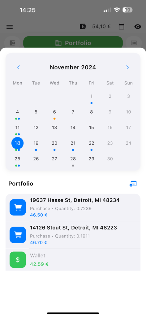 RealToken Asset Tracker - RealToken Asset Tracker app interface showing a monthly rental payment calendar and property portfolio details