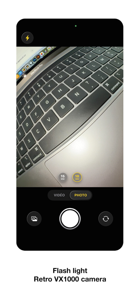 Interfaz de la aplicación de cámara con lente ojo de pez con un efecto retro de gran angular y la lente de 10 mm seleccionada