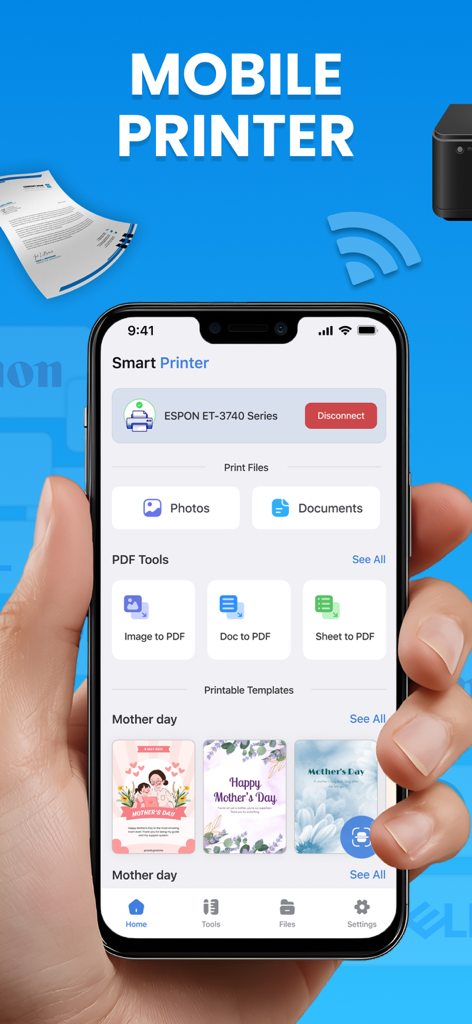 Mobile Print:Scanner & Printer - Una mano sujetando un iPhone que muestra el panel de la aplicación Mobile Print con opciones de impresión inalámbrica para fotos y documentos.