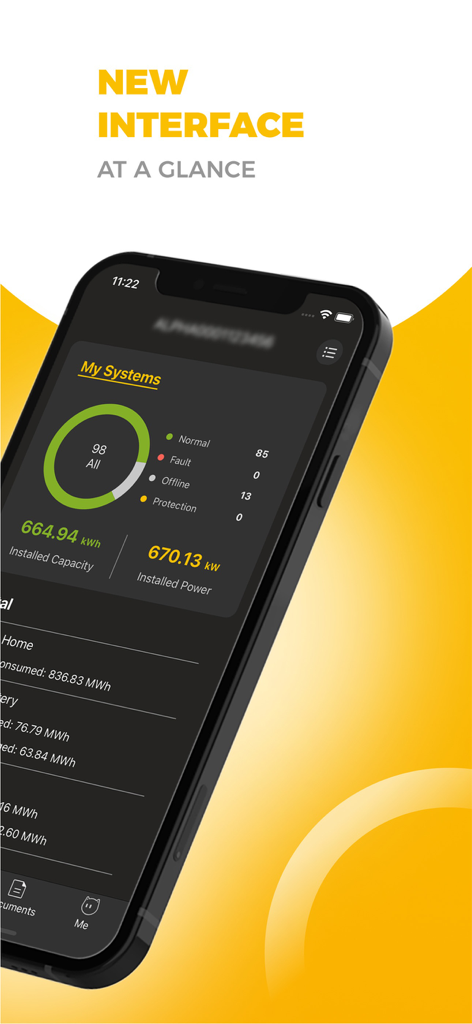 AlphaESS - Un smartphone que muestra la interfaz de la aplicación móvil AlphaESS con un panel para el monitoreo del sistema de energía solar y datos de capacidad instalada.