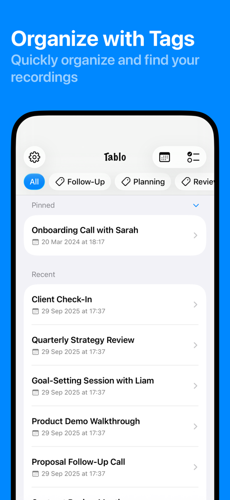 Interface de l'application mobile montrant les enregistrements de réunion organisés par des balises telles que Suivi et Planification.
