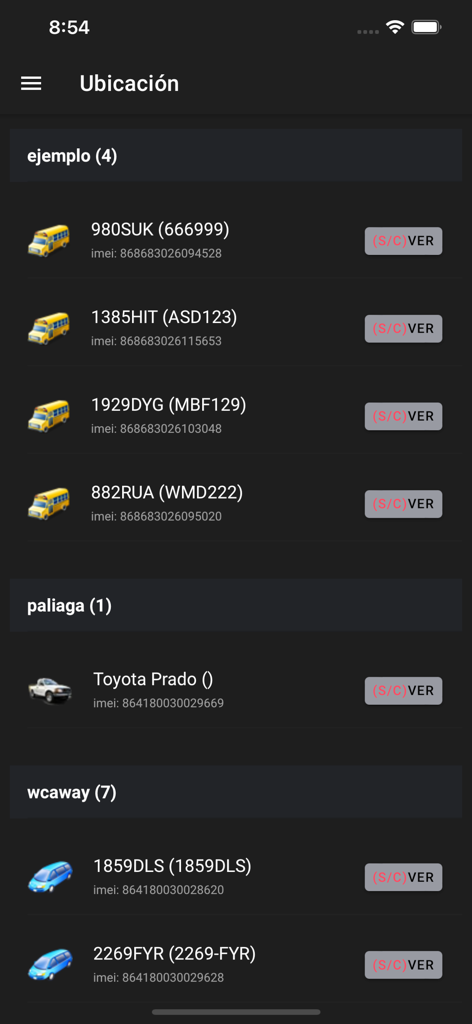 Rastreo GPS v2 - Interfaz de la aplicación Rastreo GPS v2 que muestra una lista de vehículos rastreados, incluidos autobuses escolares y automóviles con sus números de identificación.