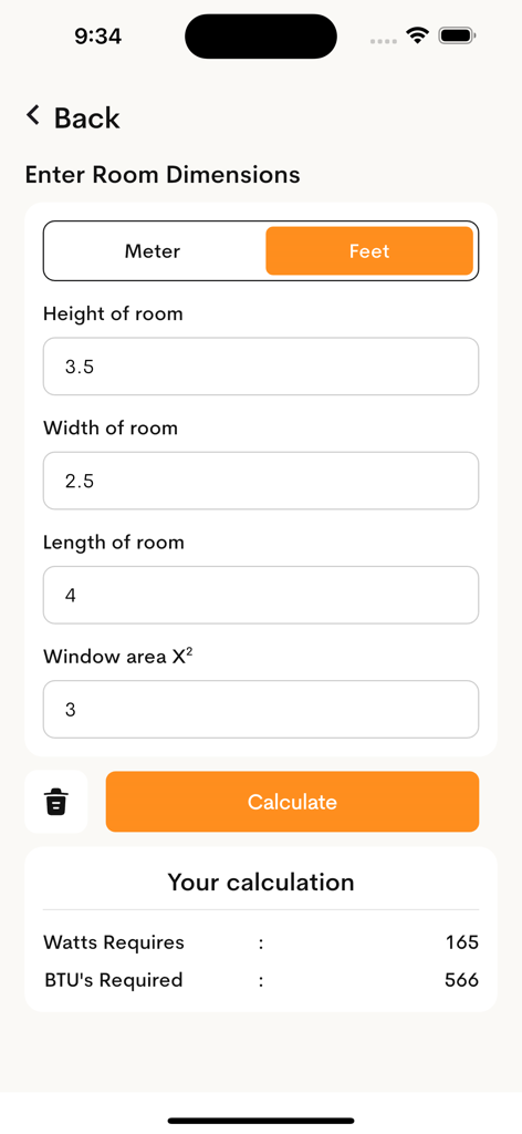 Tela do aplicativo móvel mostrando campos de entrada de dimensão do cômodo e requisitos calculados de BTU e Watts.