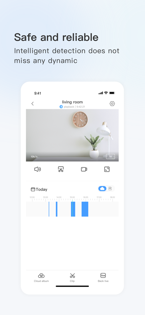 Interfaz de la aplicación YCC365 Plus que muestra la reproducción de la cámara de seguridad del hogar y la línea de tiempo de detección de movimiento