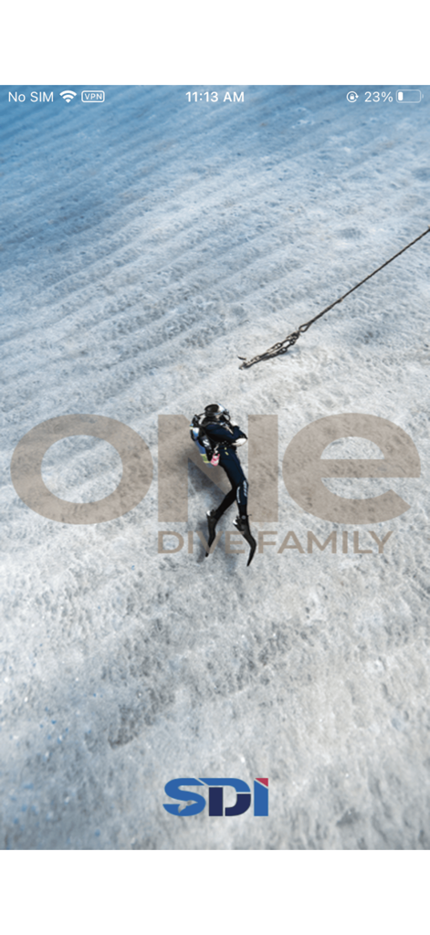 Buzo submarino con la marca One Dive Family y el logo de SDI