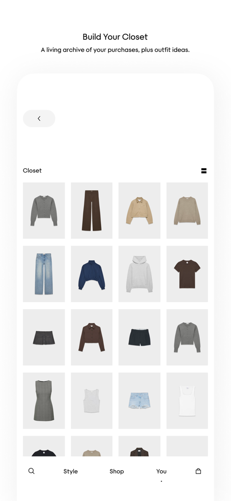 Función Armario de la app Aritzia que muestra un archivo digital de artículos de ropa comprados en un diseño de cuadrícula minimalista.