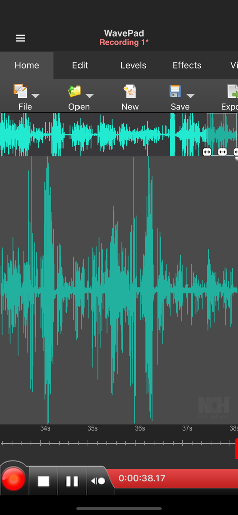 Interface do aplicativo móvel WavePad com uma forma de onda de áudio e ferramentas de edição