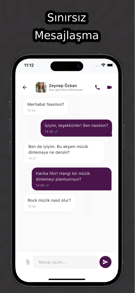 Interfaz de mensajería privada en la aplicación Kismet que muestra una conversación de texto e íconos de llamada