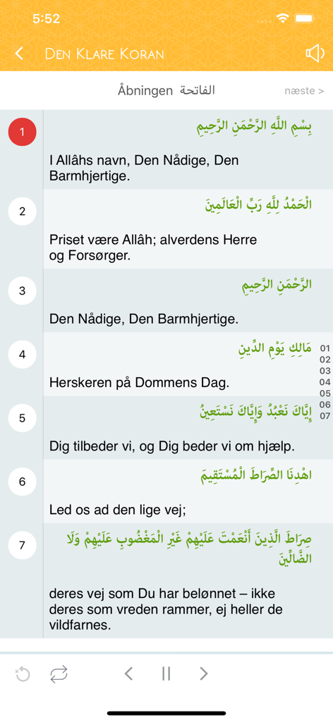 Interfaccia dell'app Den Klare Koran che visualizza i versetti del Corano in arabo con traduzioni in danese