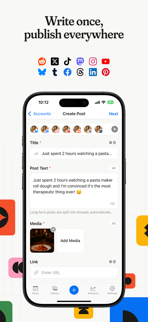 Postpone: Social Media Manager - Eine mobile App-Oberfläche für Postpone, die zeigt, wie ein einzelner Beitrag gleichzeitig über mehrere Social-Media-Plattformen erstellt und geplant wird.