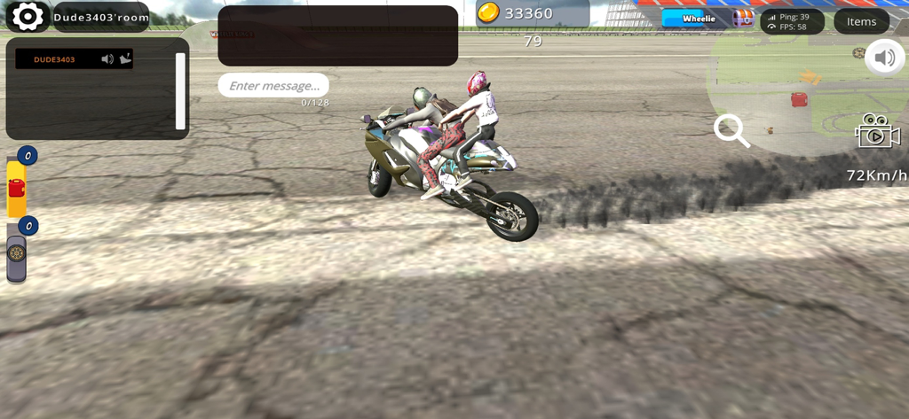 Wheelie King 8 - Online racing - Jugabilidad de Wheelie King 8 que muestra a dos personajes en una motocicleta realizando una acrobacia de derrape