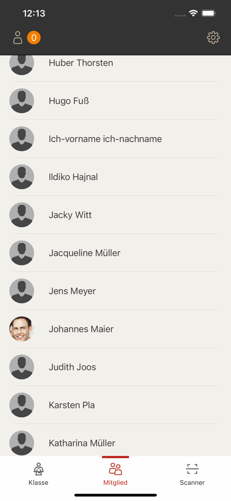 MATOOL®  checkin - Vista de lista de asistentes en la aplicación MATOOL checkin que muestra nombres y fotos de perfil
