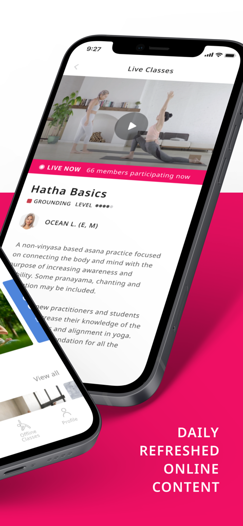 PURE360生活平台-专业瑜伽健身训练 - Una sesión de yoga en vivo de Hatha Basics en la interfaz de la aplicación PURE360 mostrando al instructor Ocean L. y los números de participación.