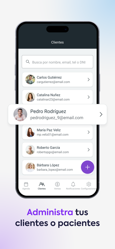 AgendaPro Agendar Citas y Más - AgendaPro app interface showing a list of clients with their names and email addresses for business management