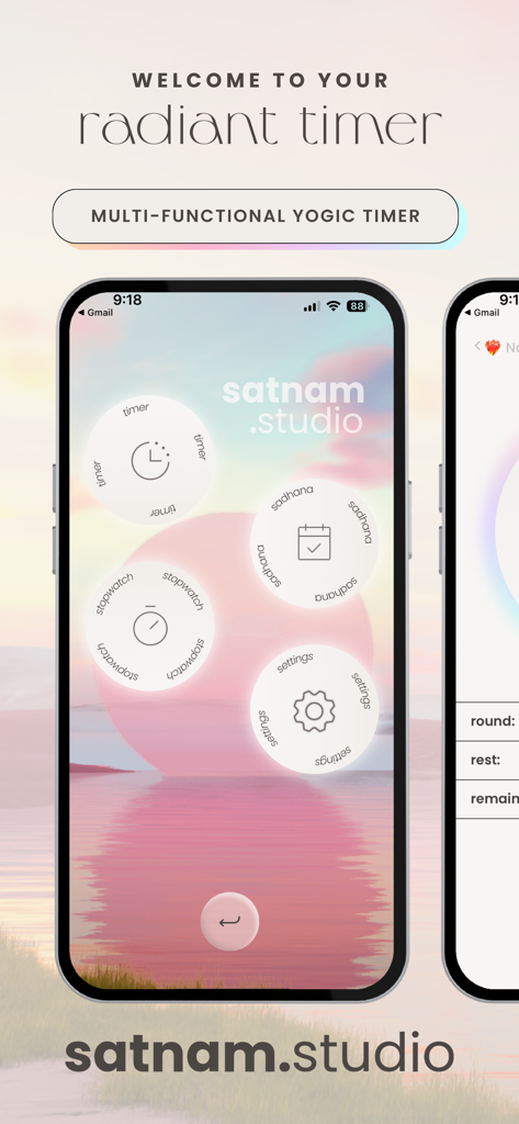 Satnam Kundalini Yoga Timer Hauptmenü auf einem Smartphone mit einem ruhigen Sonnenuntergangshintergrund und Optionen für Timer-Sadhana und Stoppuhr