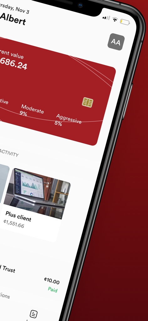 Plus: Invest - Interfaz de una aplicación móvil para Plus Invest que muestra un panel de valor de cartera con categorías de inversión y actividad reciente de la cuenta