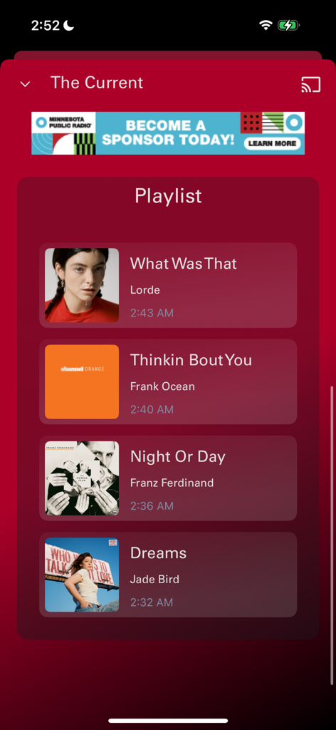 Interfaz de la aplicación The Current Music que muestra una lista de canciones reproducidas recientemente con arte de álbum y nombres de artistas